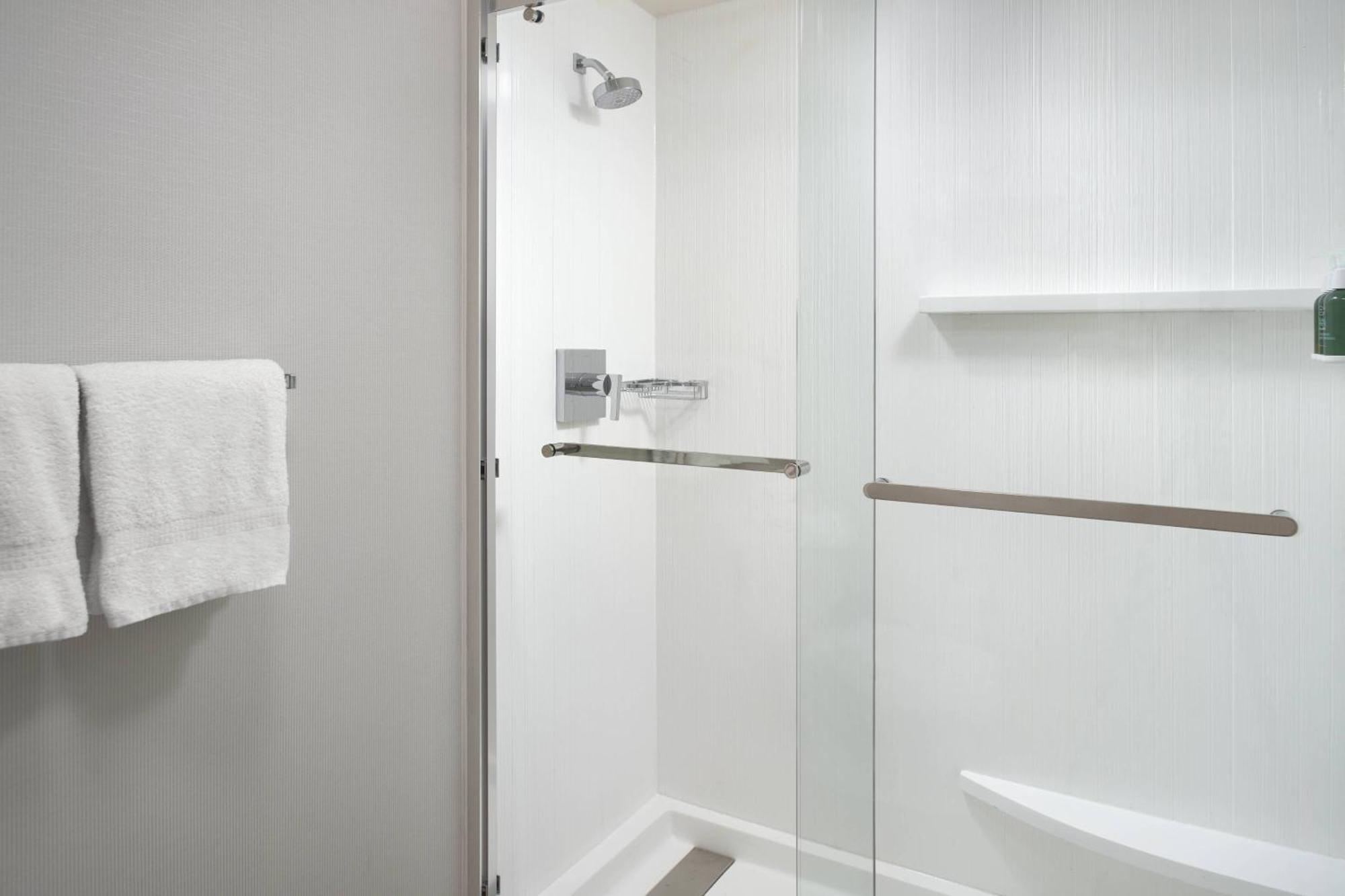 Courtyard Greenville Haywood Mall Экстерьер фото